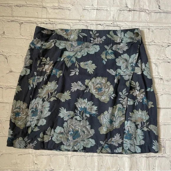 American Eagle Blue & Floral Mini Wrap Skirt - Picture 2 of 4